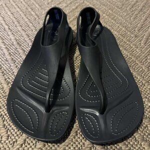 Crocs Serena Sexi Black Thong Flat Sandal Waterproof Comfort Casual Beach Size 5